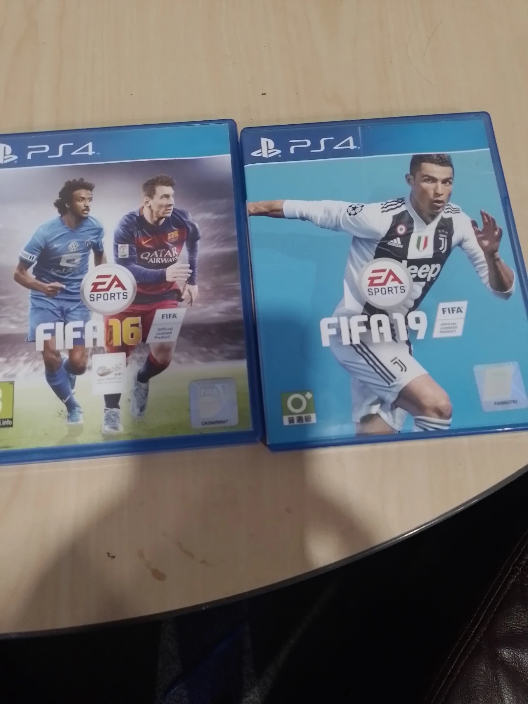 PS4 FIFA 16 & FIFA 19 Video Games - photo 2