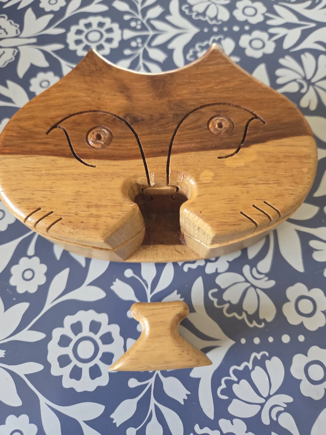 Vintage Wooden Cat Puzzle Box - photo 2