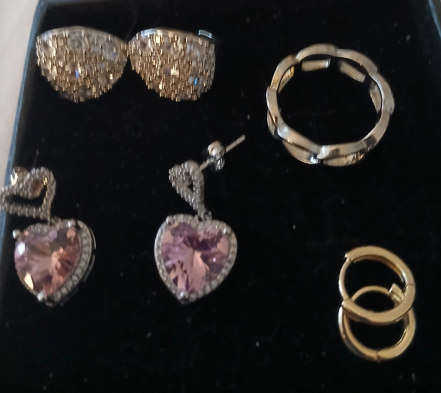 Jewelry set with earrings and ring