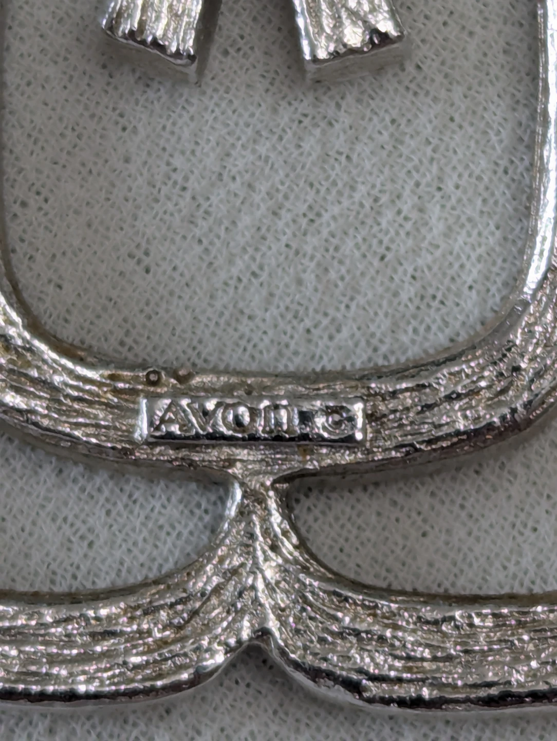 Avon Silver Tone Pendant Necklace - photo 2