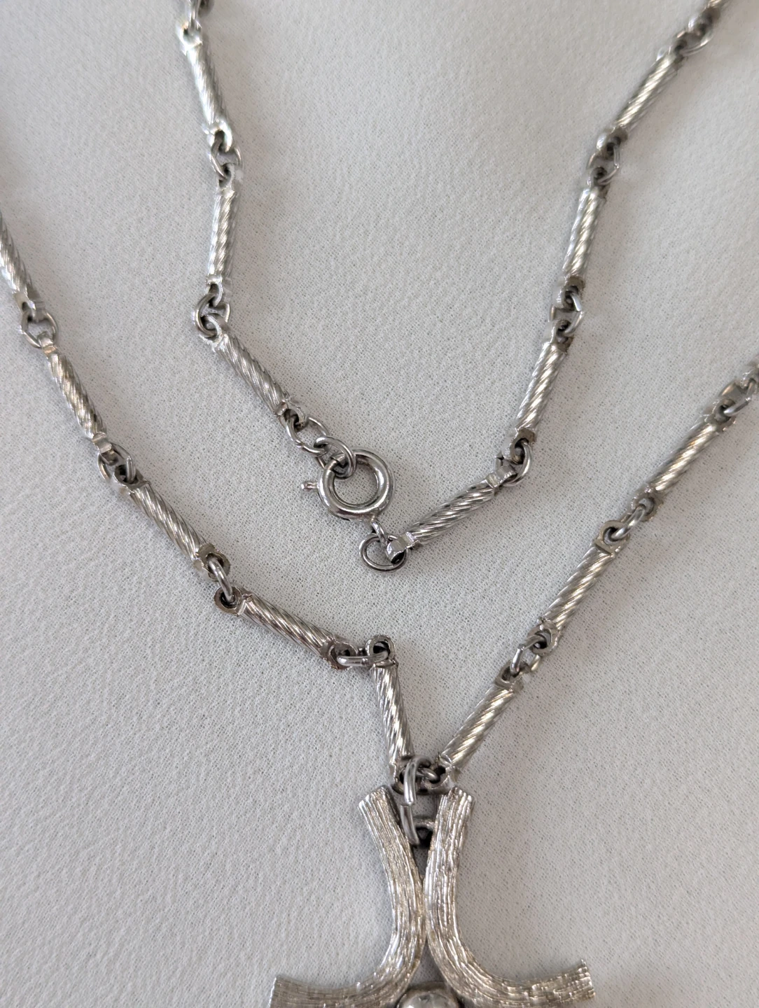 Avon Silver Tone Pendant Necklace - photo 4