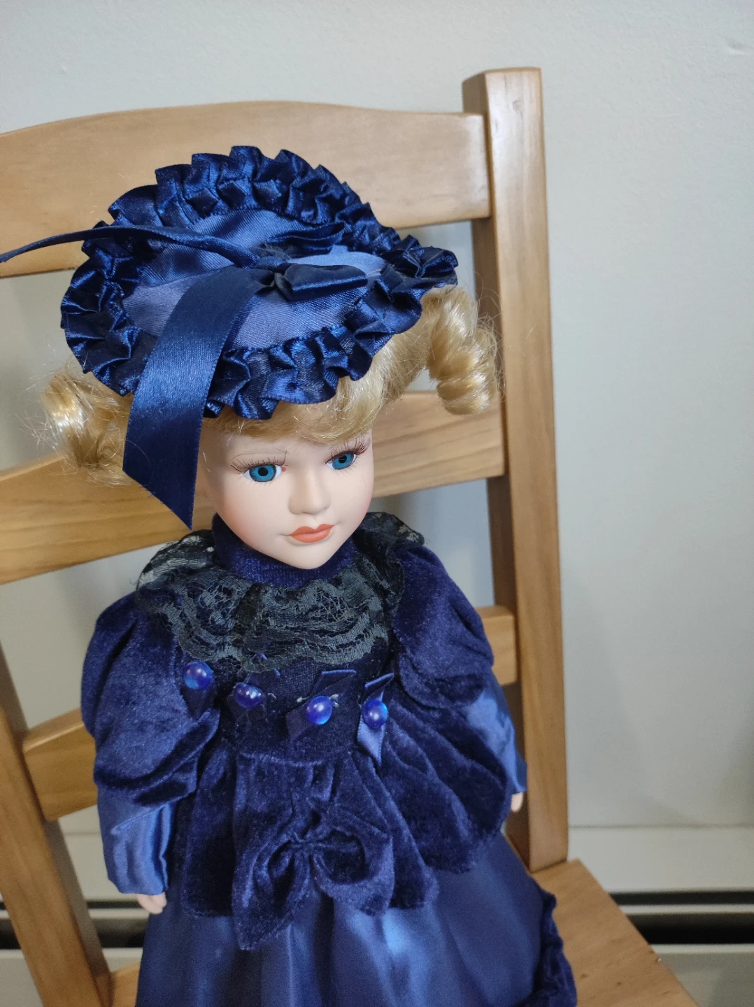 Vintage Porcelain Doll in Blue Velvet Dress - photo 3