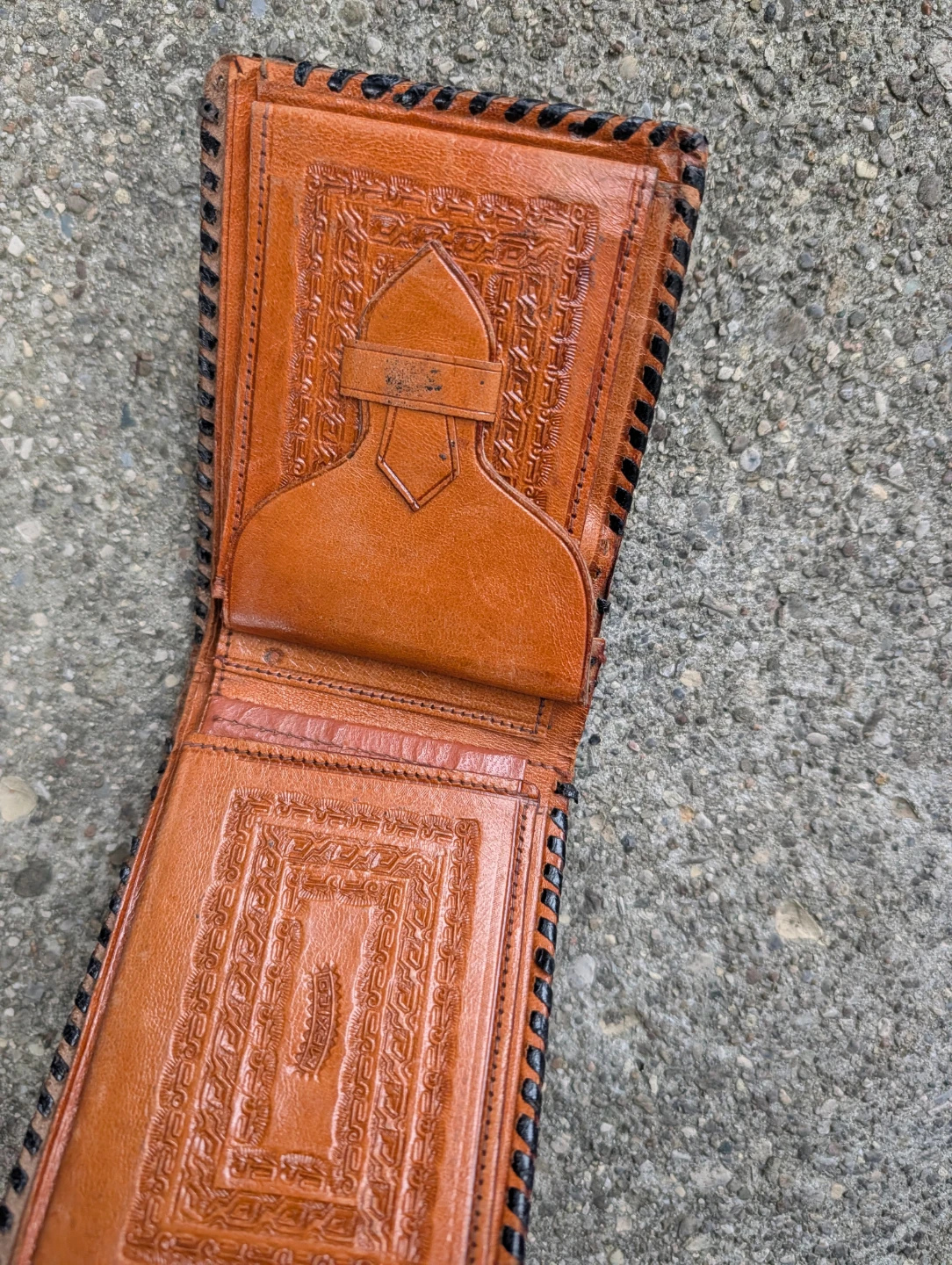 Vintage Tooled Leather Bifold Wallet - photo 3