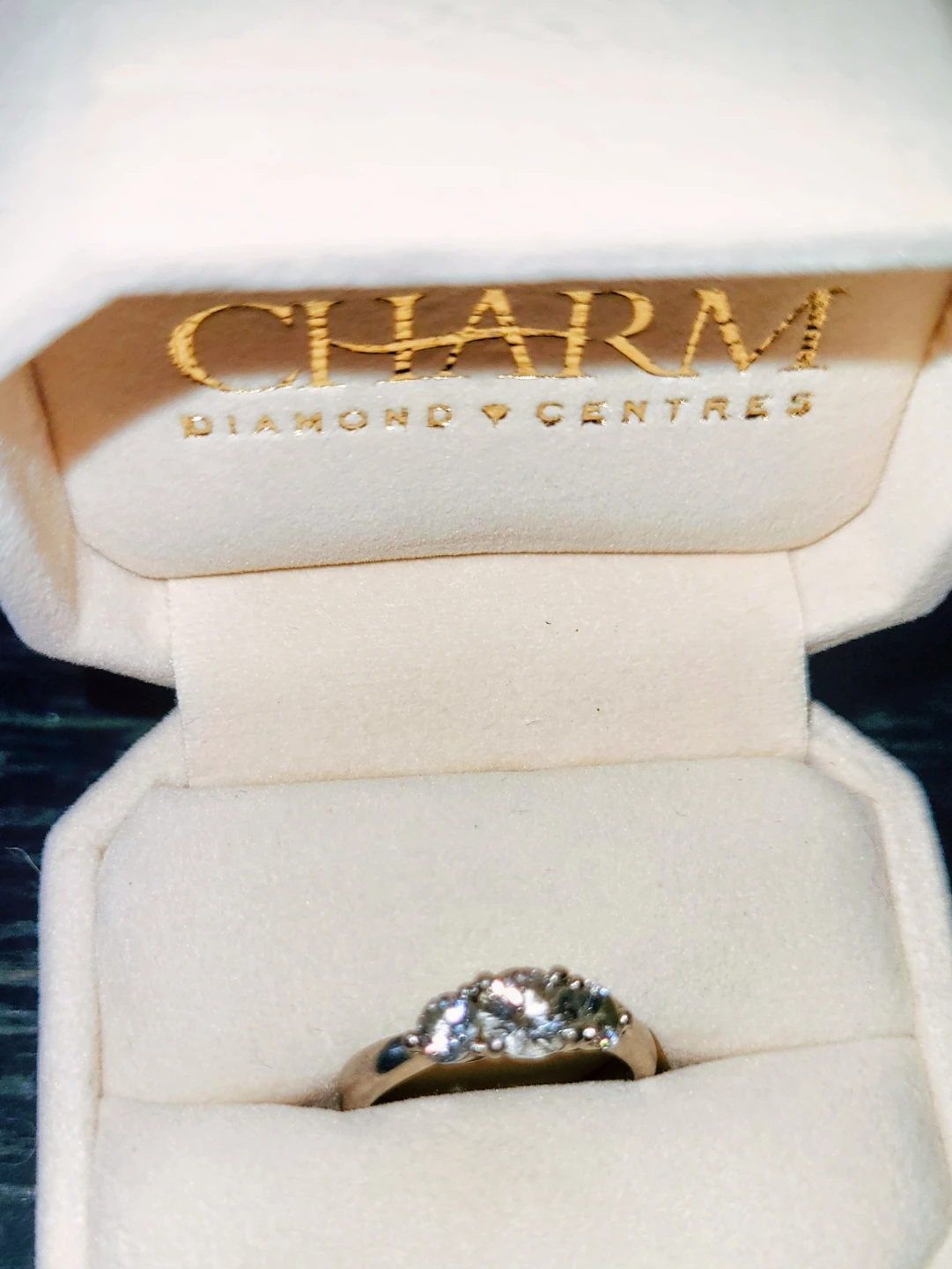 Charm Diamond Centres Ring 1.75 karate, platinum setting