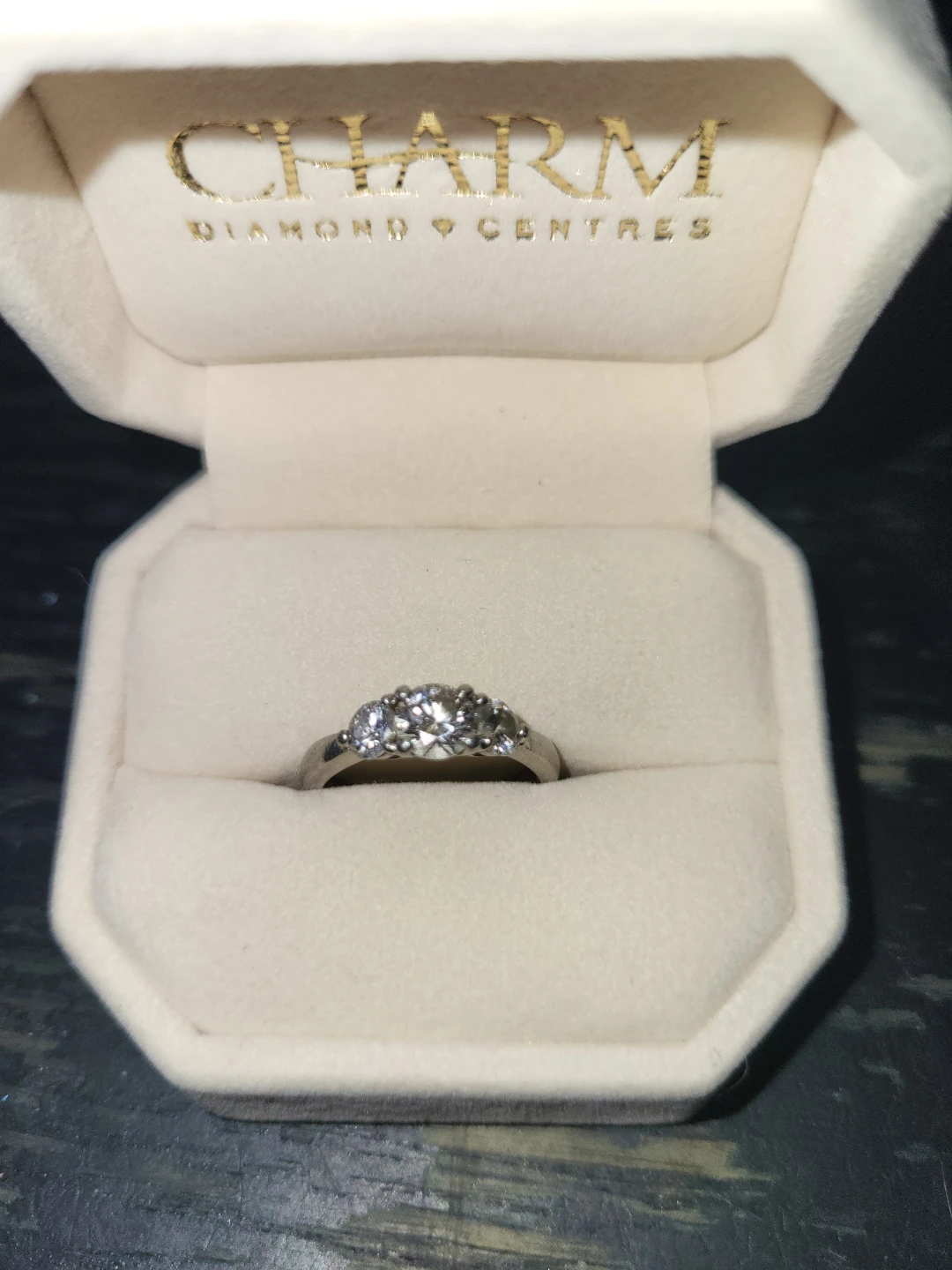 Charm Diamond Centres Ring 1.75 karate, platinum setting - photo 3