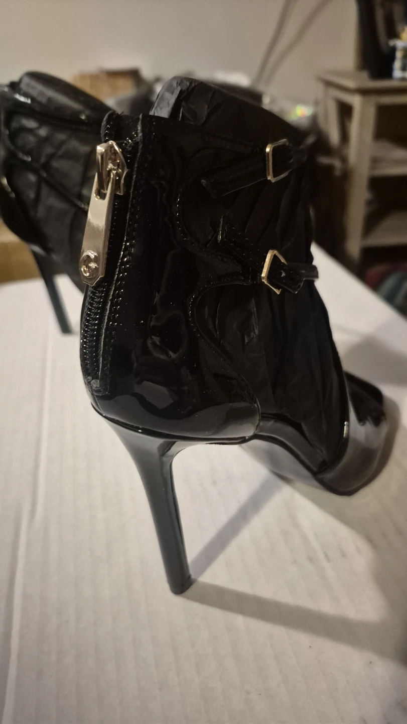 Guess Women's Black Patent Sella Heeled Sandals Size 7M - photo 3