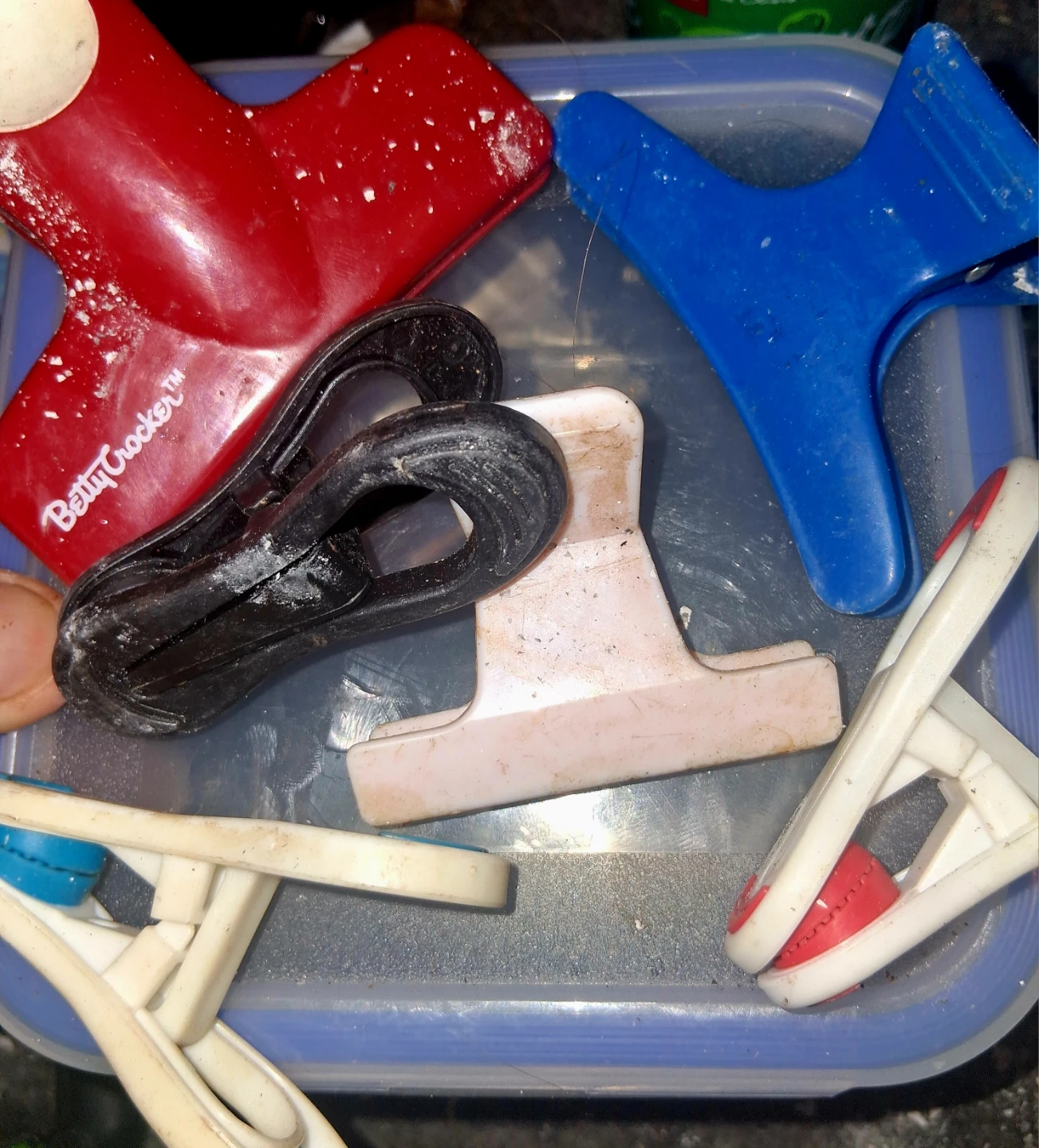 Betty Crocker Bag Clips and Potholder - photo 3