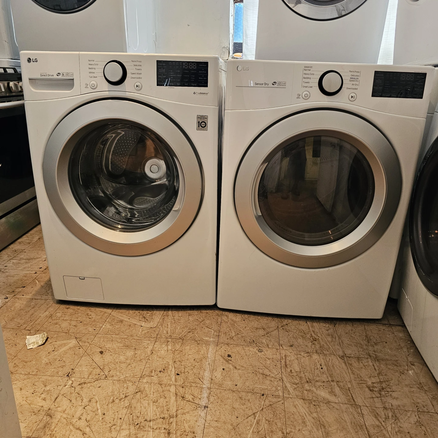ELECTRIC washer and dryer of the LG brand