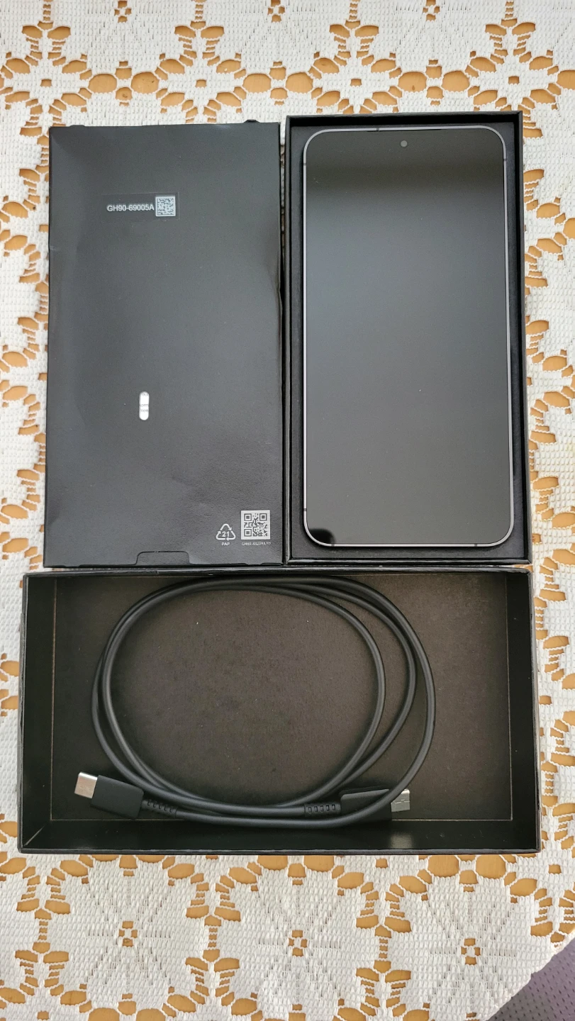 Samsung Galaxy S24 Blue Smartphone with Case and Cable - photo 2