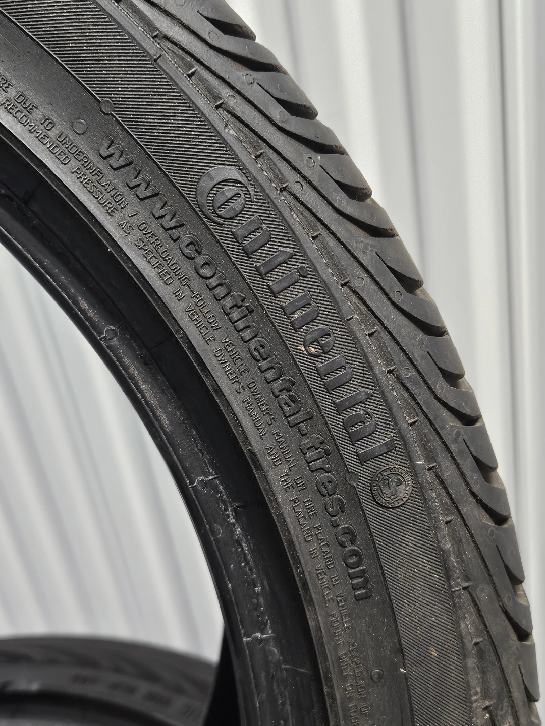 Set of 3 Continental 235/40R18 Tires - photo 4