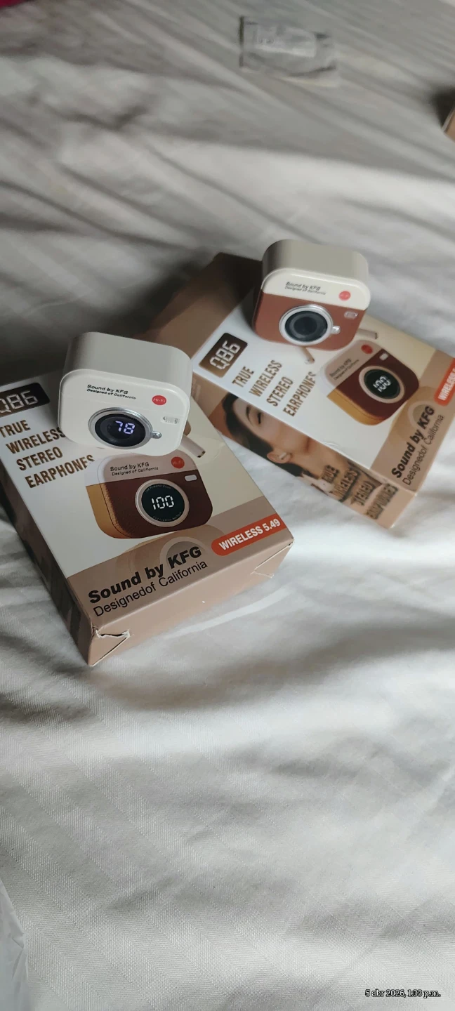 True Wireless Stereo Earphones Camera Case - photo 4