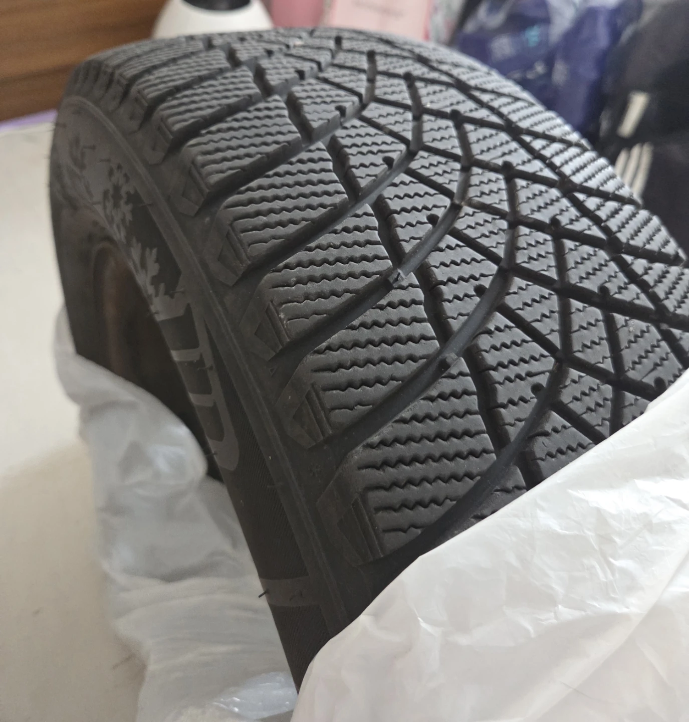 Motomaster Winter Edge II Tire on Rim - photo 2