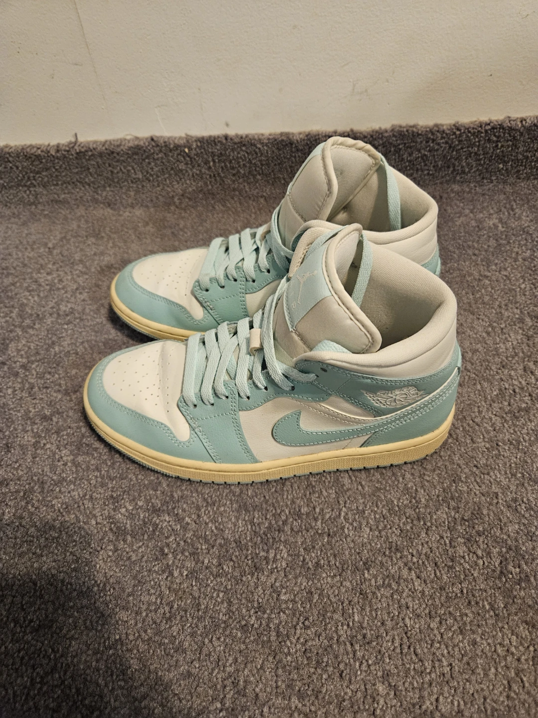 Nike Air Jordan 1s High Top Women's - photo 2