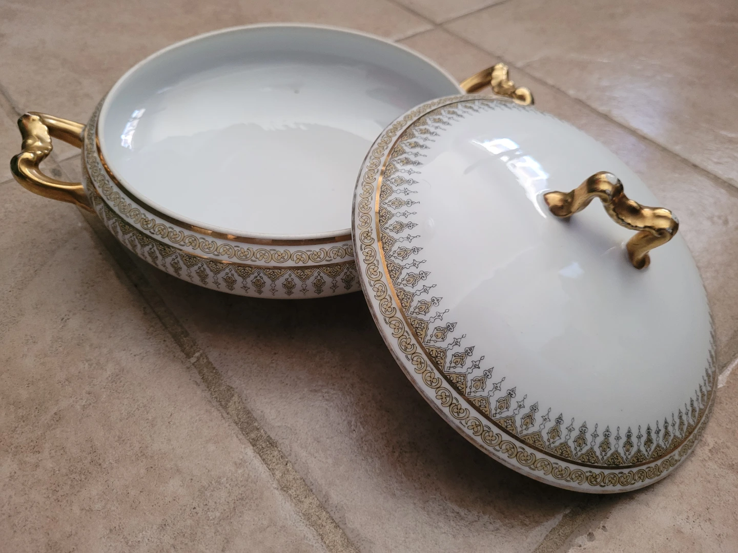 White Tureen with Gold Trim and Handles - photo 3