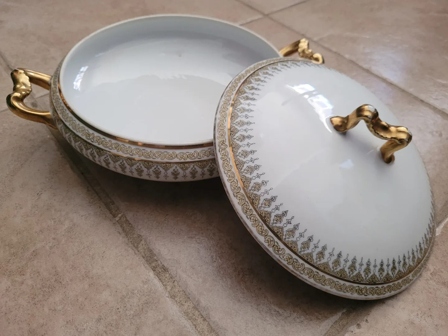 White Tureen with Gold Trim and Handles - photo 3