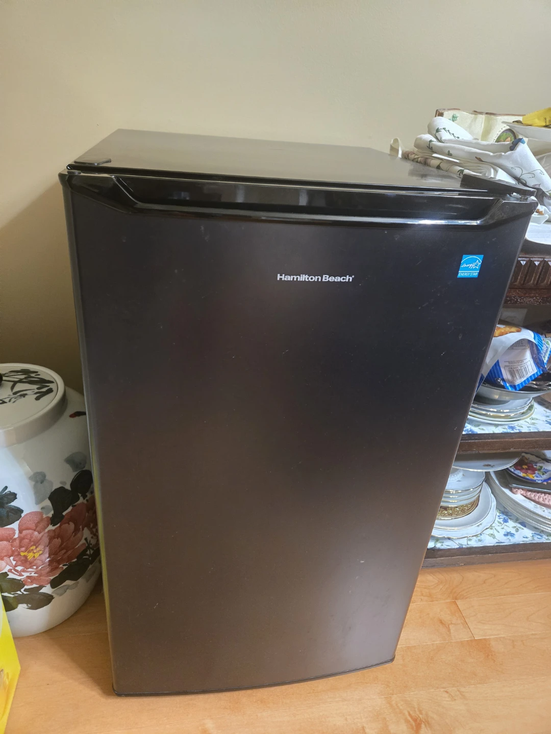 Hamilton Beach Mini Fridge - photo 2