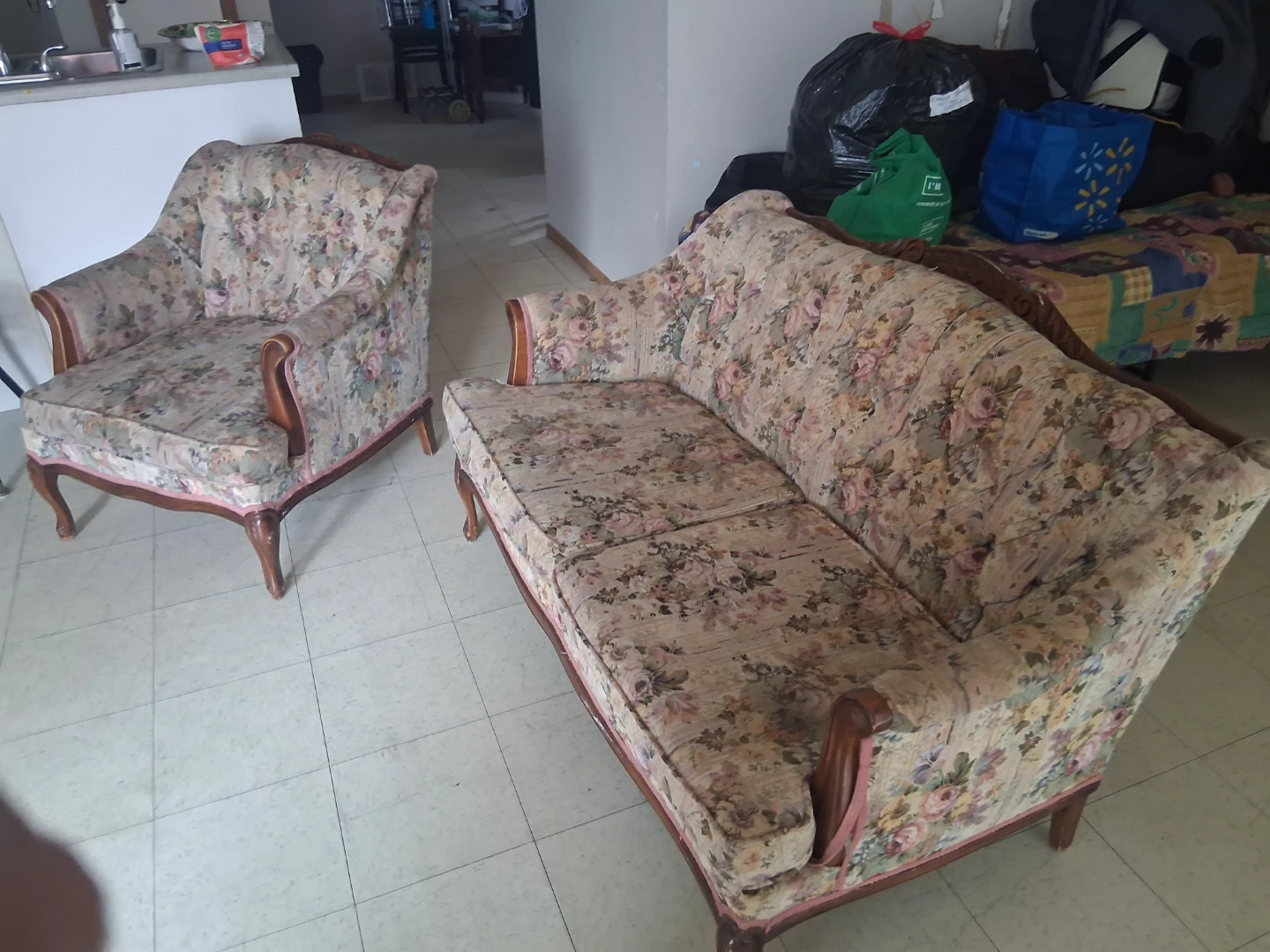 Floral Armchair and Sofa Set - photo 3