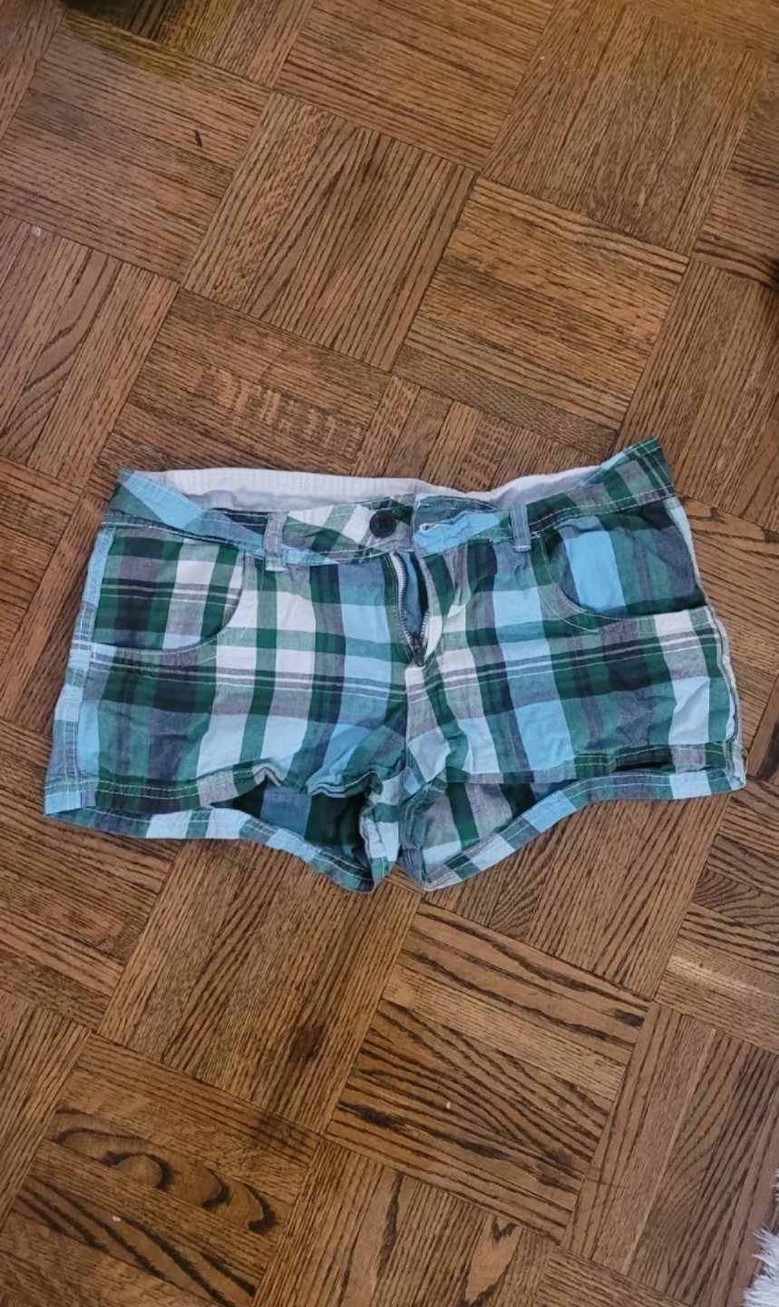 UK2LA Plaid Shorts - Size 7