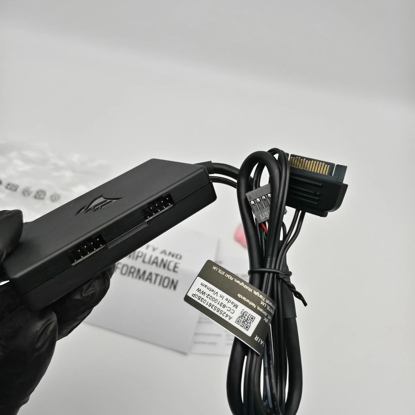 Corsair Internal 4-Port USB 2.0 Hub - photo 2