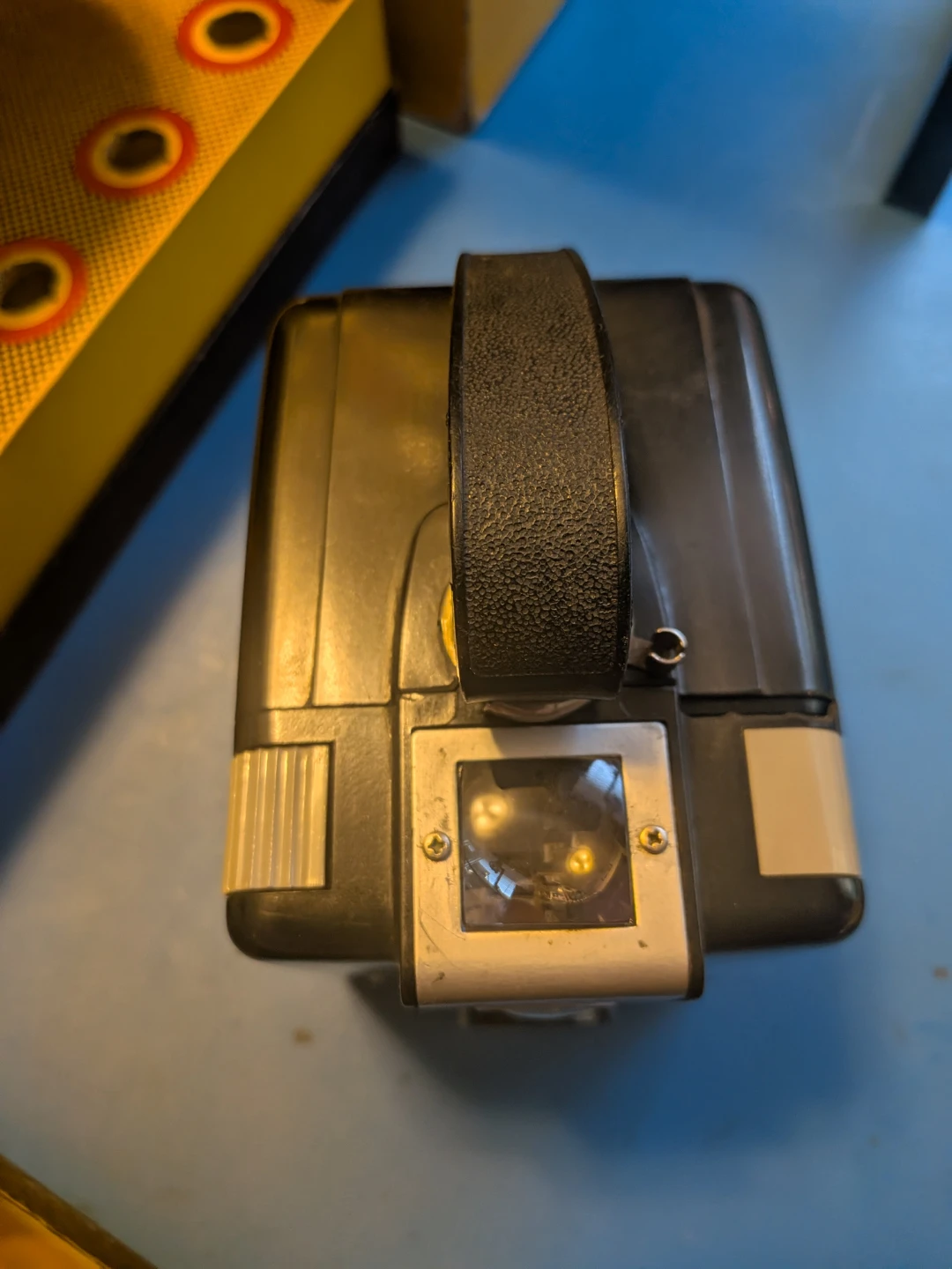 Kodak Brownie Hawkeye with original box and bulbs - photo 2