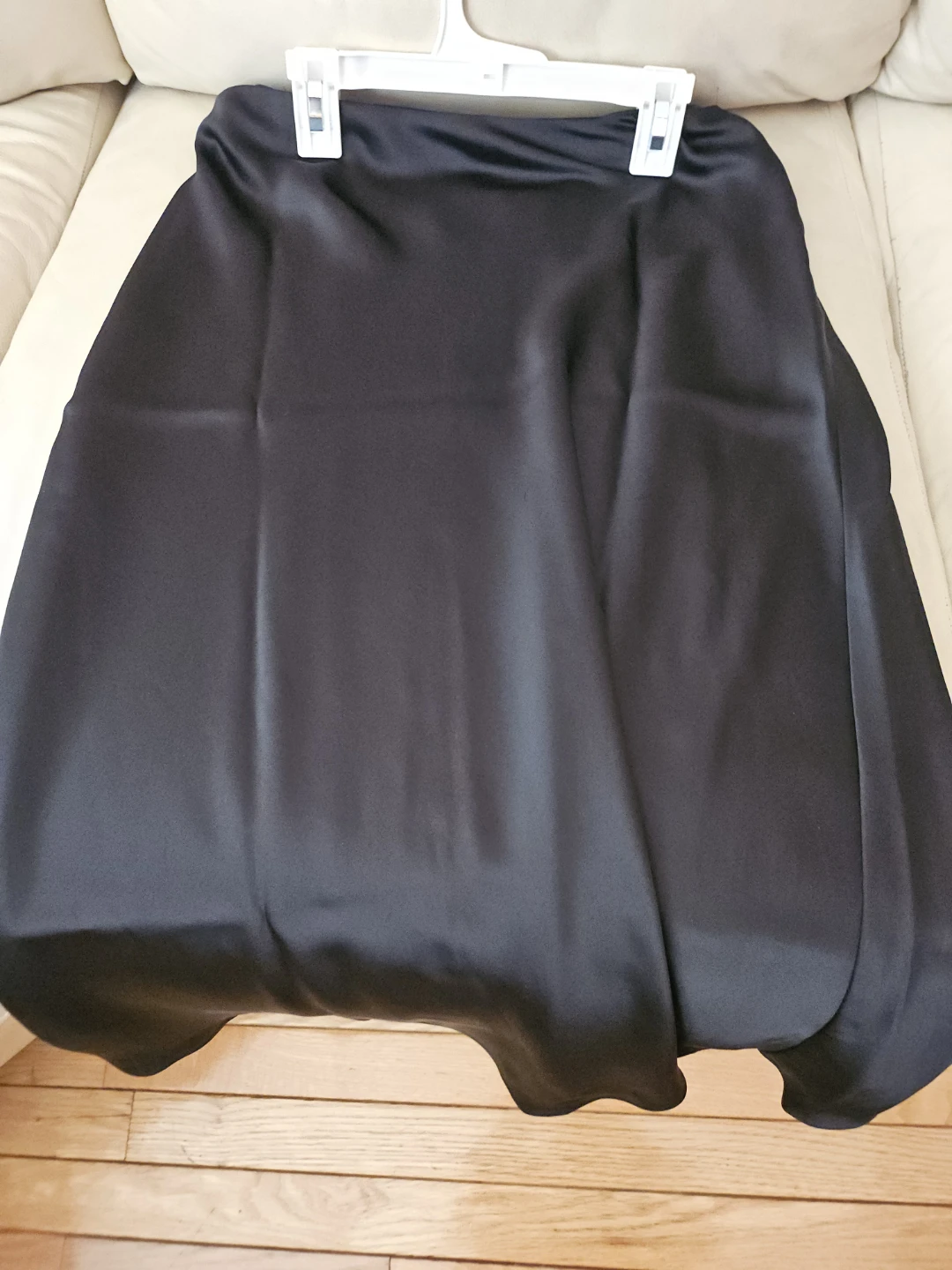 Club Monaco Black Satin Midi Skirt Size 10 - photo 3
