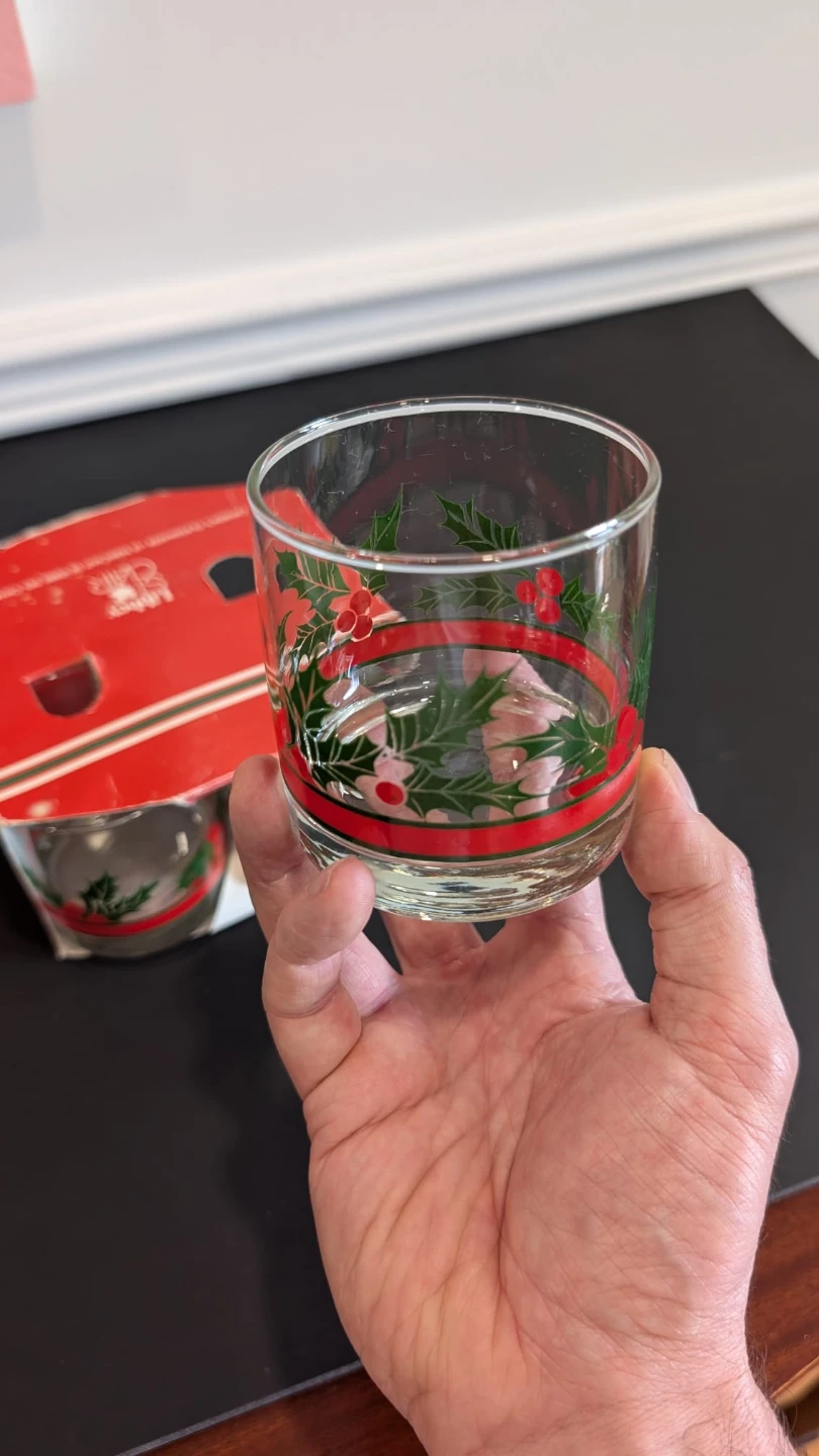 Vintage Libbey Christmas Holly and Berries Glasses - Set of 4  - photo 2