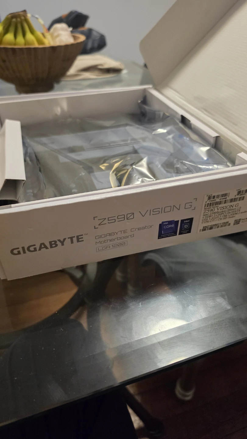 GIGABYTE Creator Computer Motherboard - Z590 VISION G - photo 3