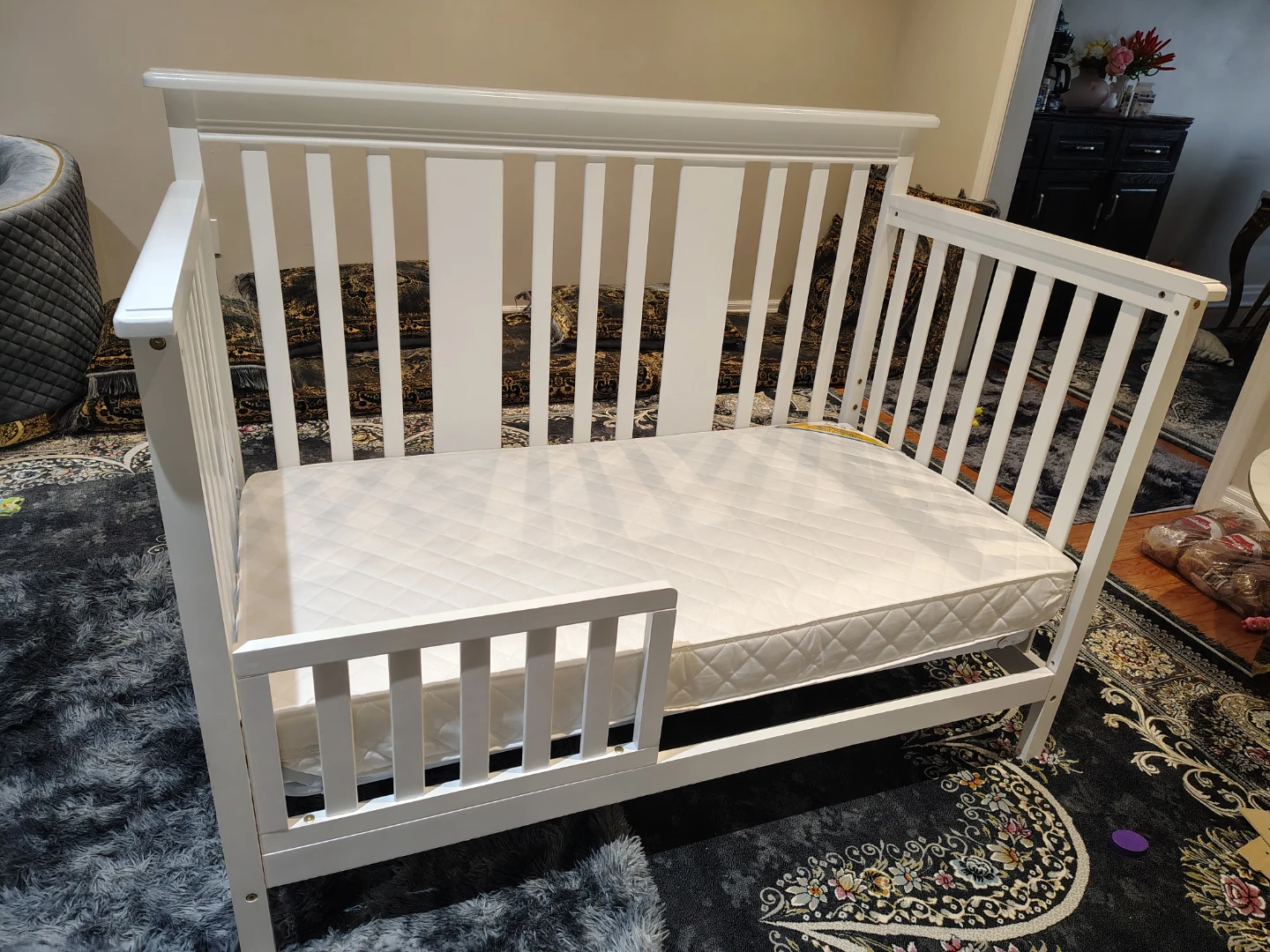 White convertible crib with mattress and toddler rail - photo 5