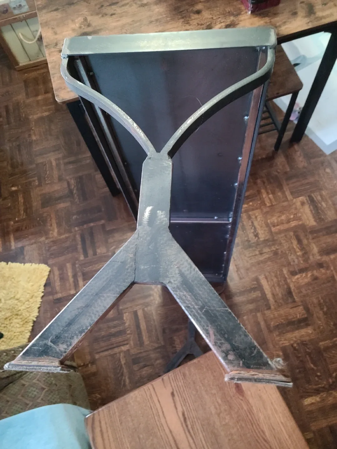 Metal bench. - photo 3