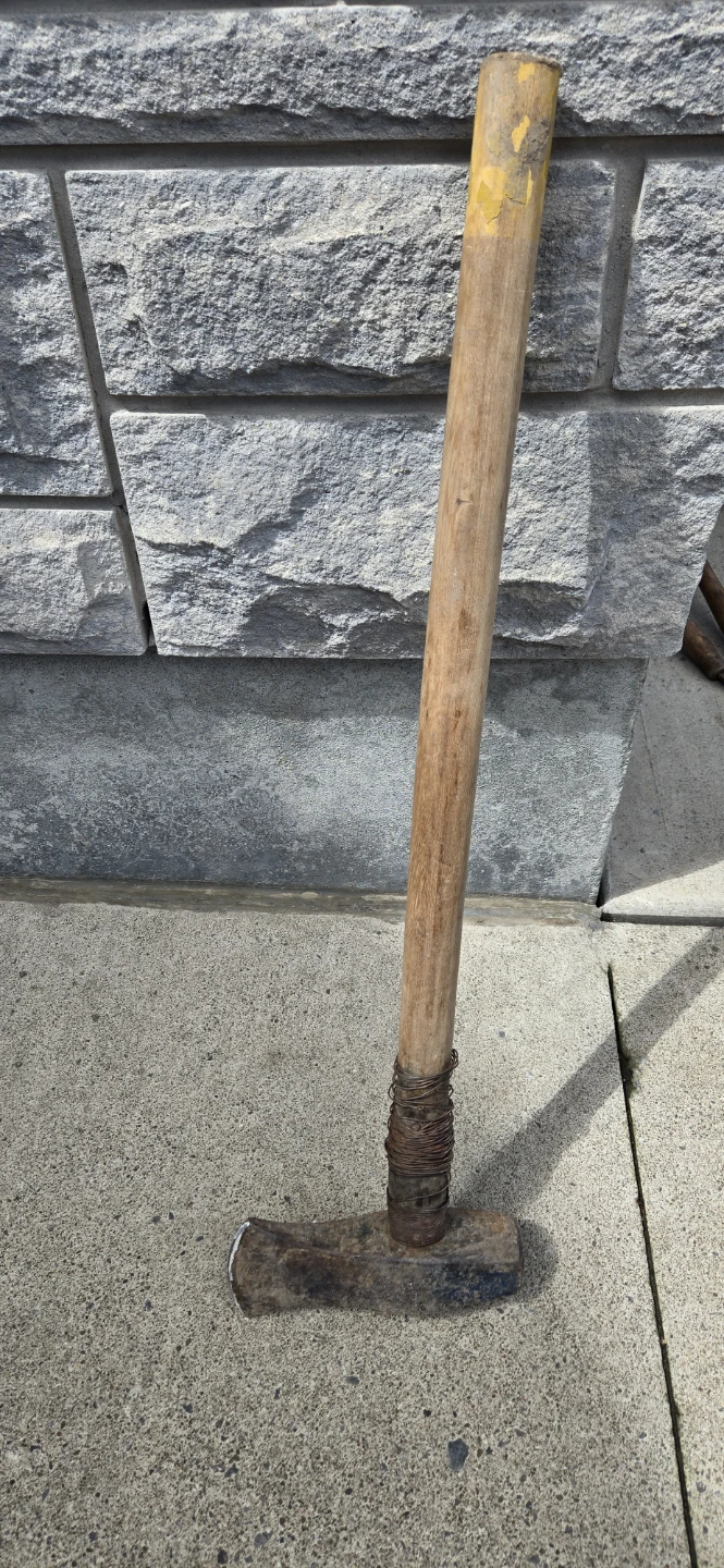 Sledgehammer with axe
