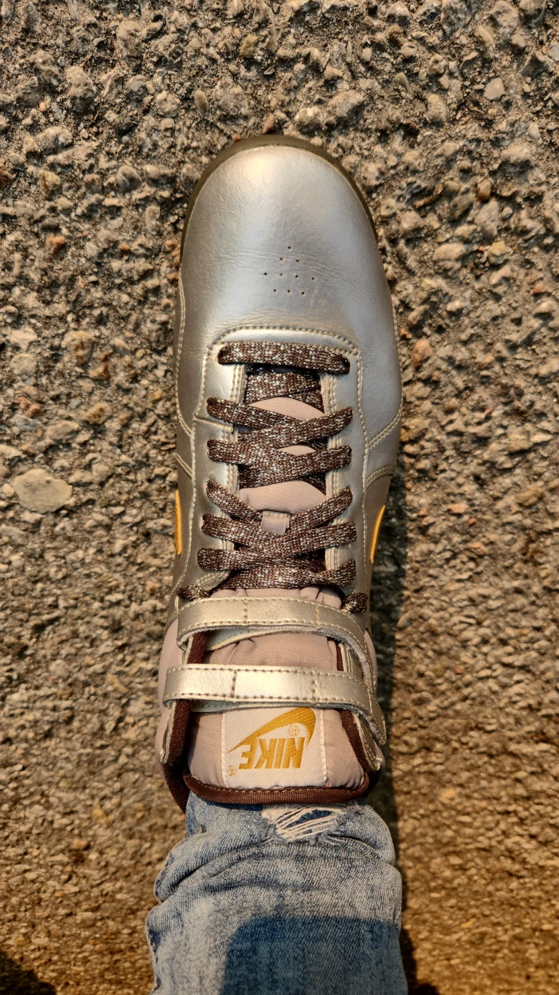 Nike W'S Aerofit High in Metallic Silver/Metallic Gold - photo 3