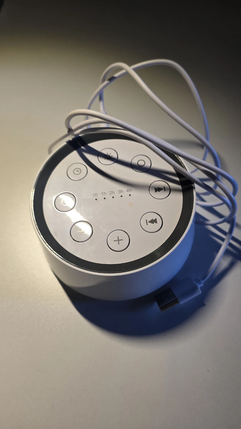 White Portable Sound Machine with Timer