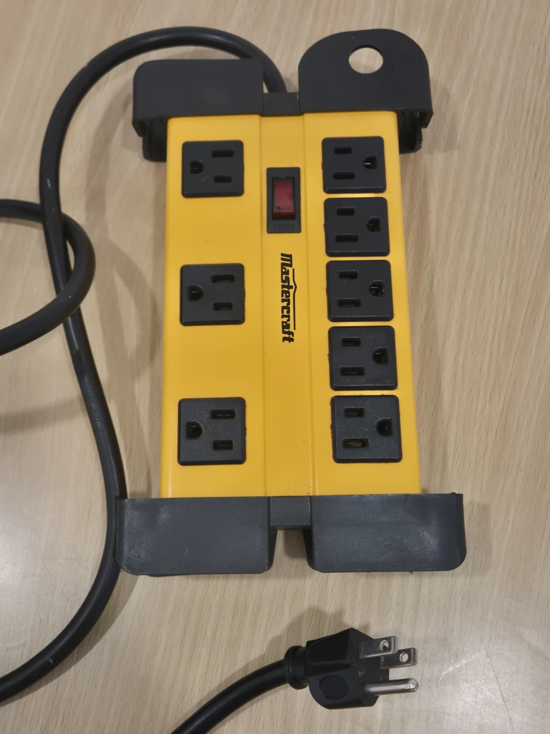Mastercraft 8-Outlet Power Bar with Switch