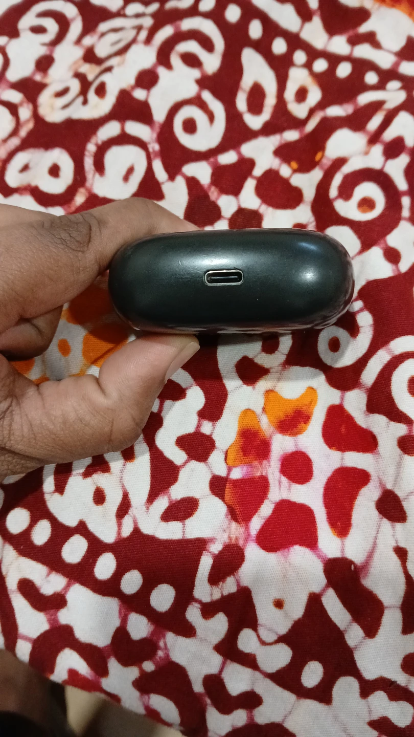 JBL True Wireless Earbuds Charging - photo 3