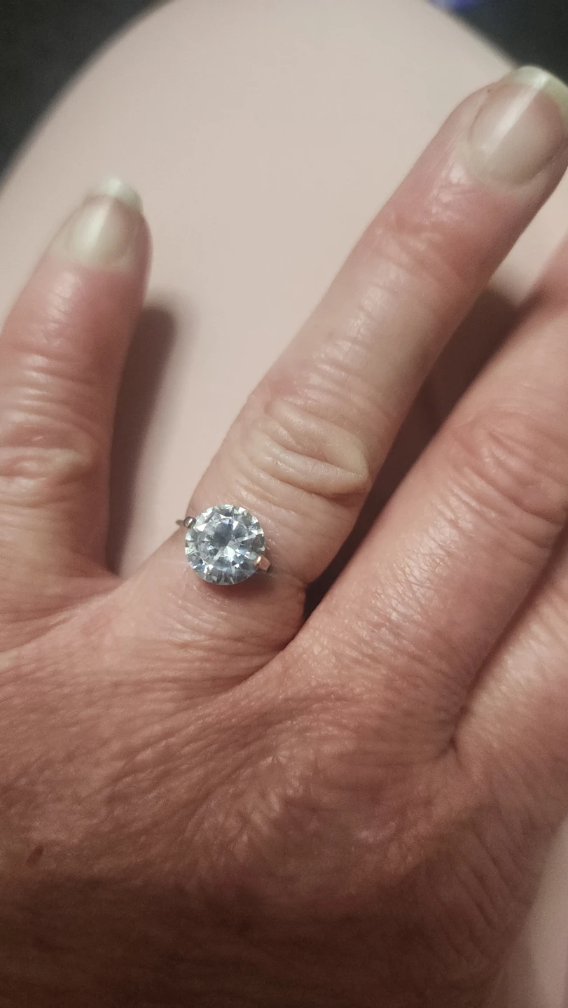 Sparkling Ring with Clear Stone