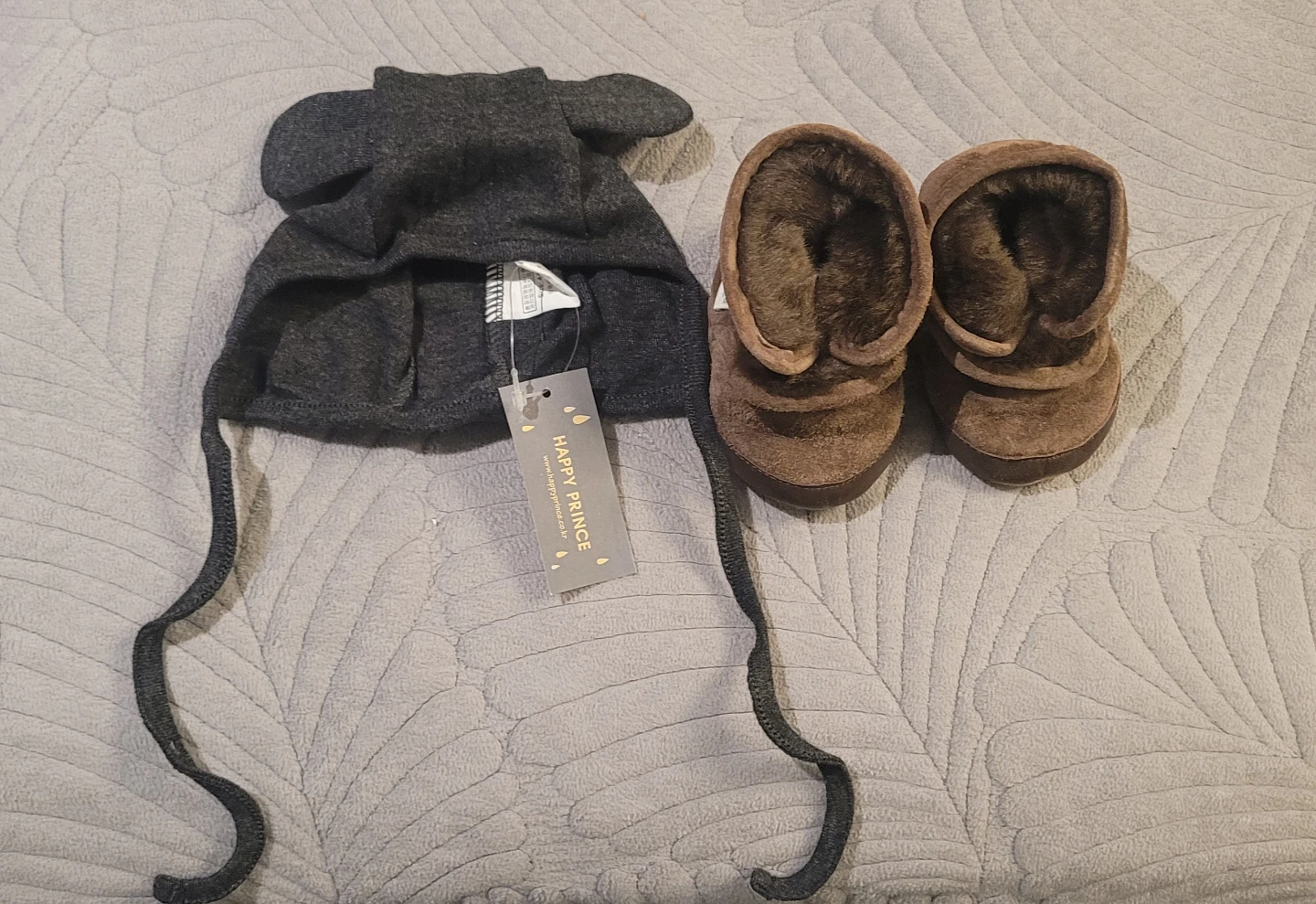 Baby hat and Robeez $10