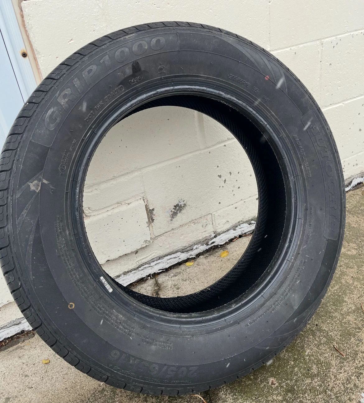 Grip 1000 Tire - 205/65R16 - photo 4