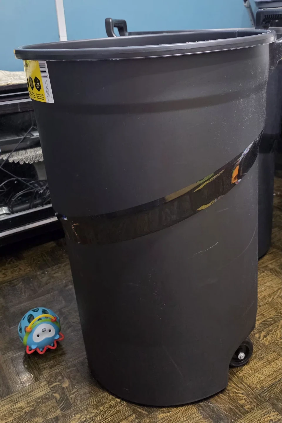 New 2 Large Black Plastic Trash Can with Wheels