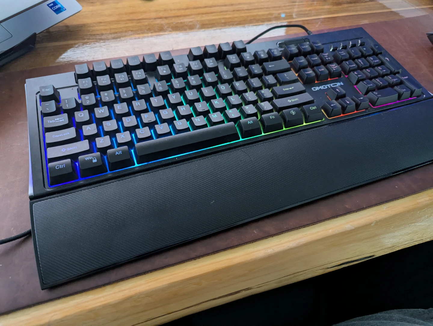 OMOTON Keyboard with Rainbow Backlight and Wrist Rest - photo 3