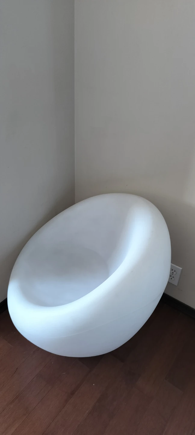 White Modern Egg Shaped Accent Chair - photo 3