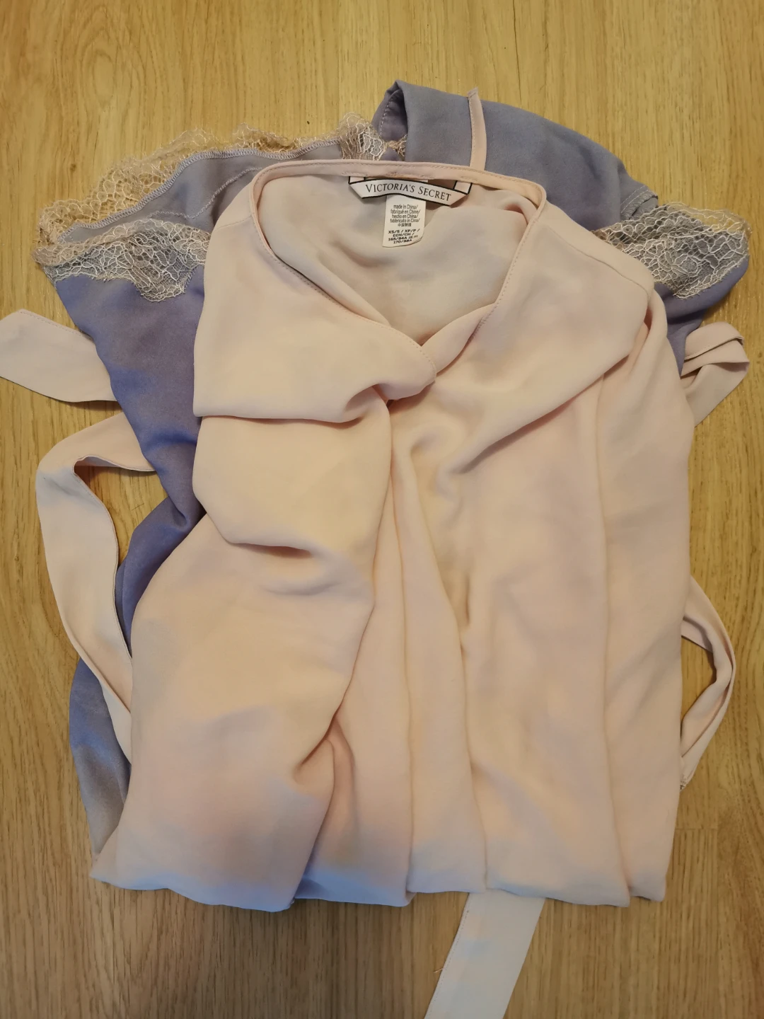 Big Bundle Family Clothing + Free XL suitcase - photo 5