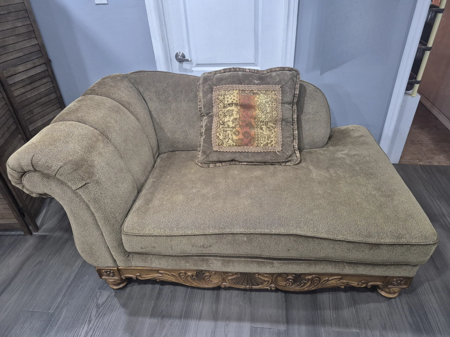 Brown upholstered chaise lounge with decorative wood trim - photo 2