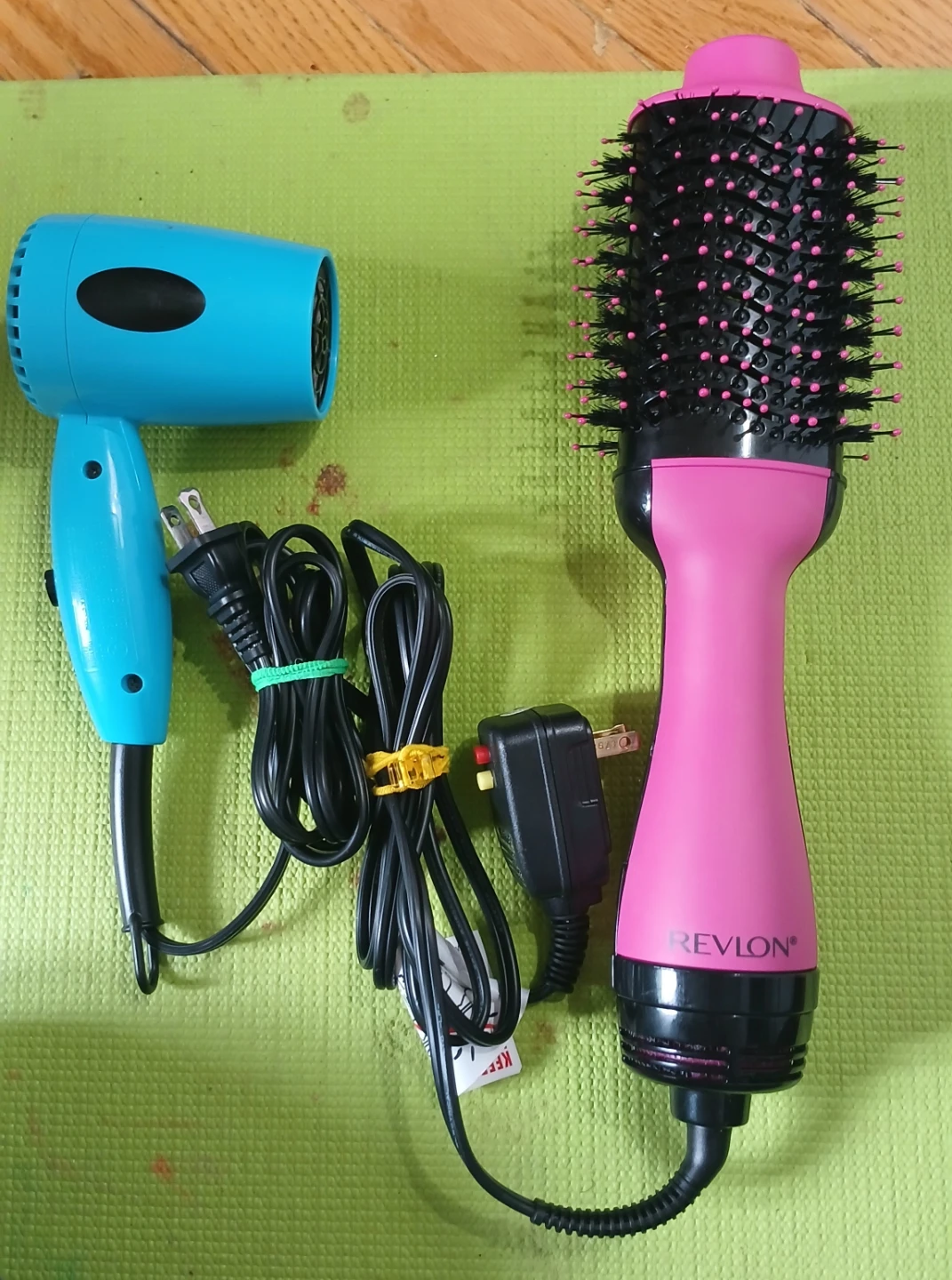 REVLON Hair Dryer and Volumizer Hot Air Brush