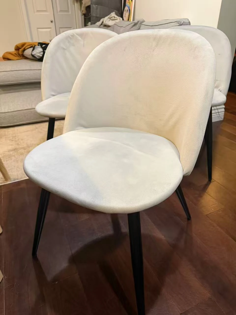 Set of 4 Grey Velvet Accent Chairs - photo 2