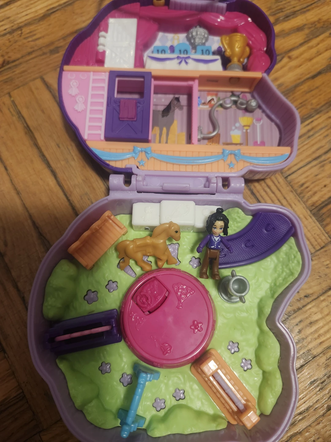 Polly Pocket Horse Stable Compact Playset