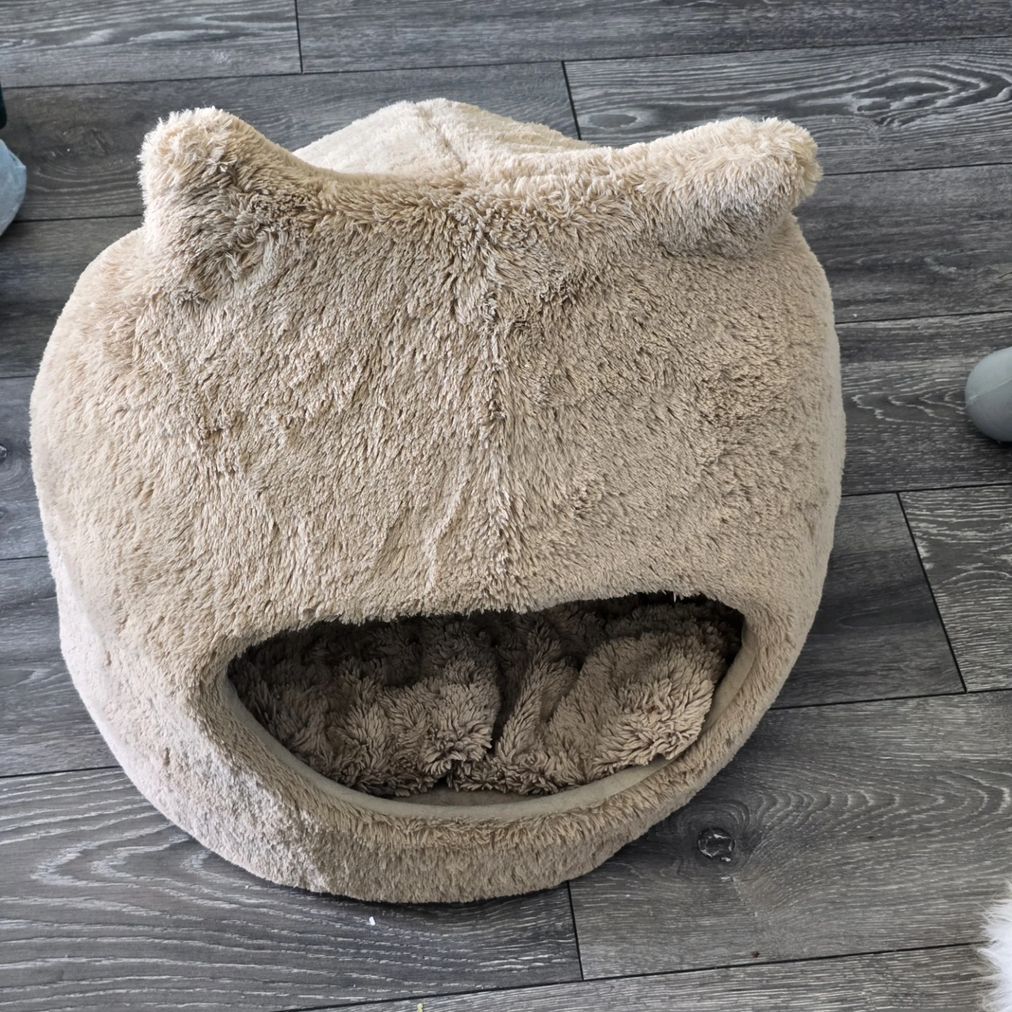 Various dog items - Pet step, fire hydrant, dog hut, mat, bowl, - photo 2