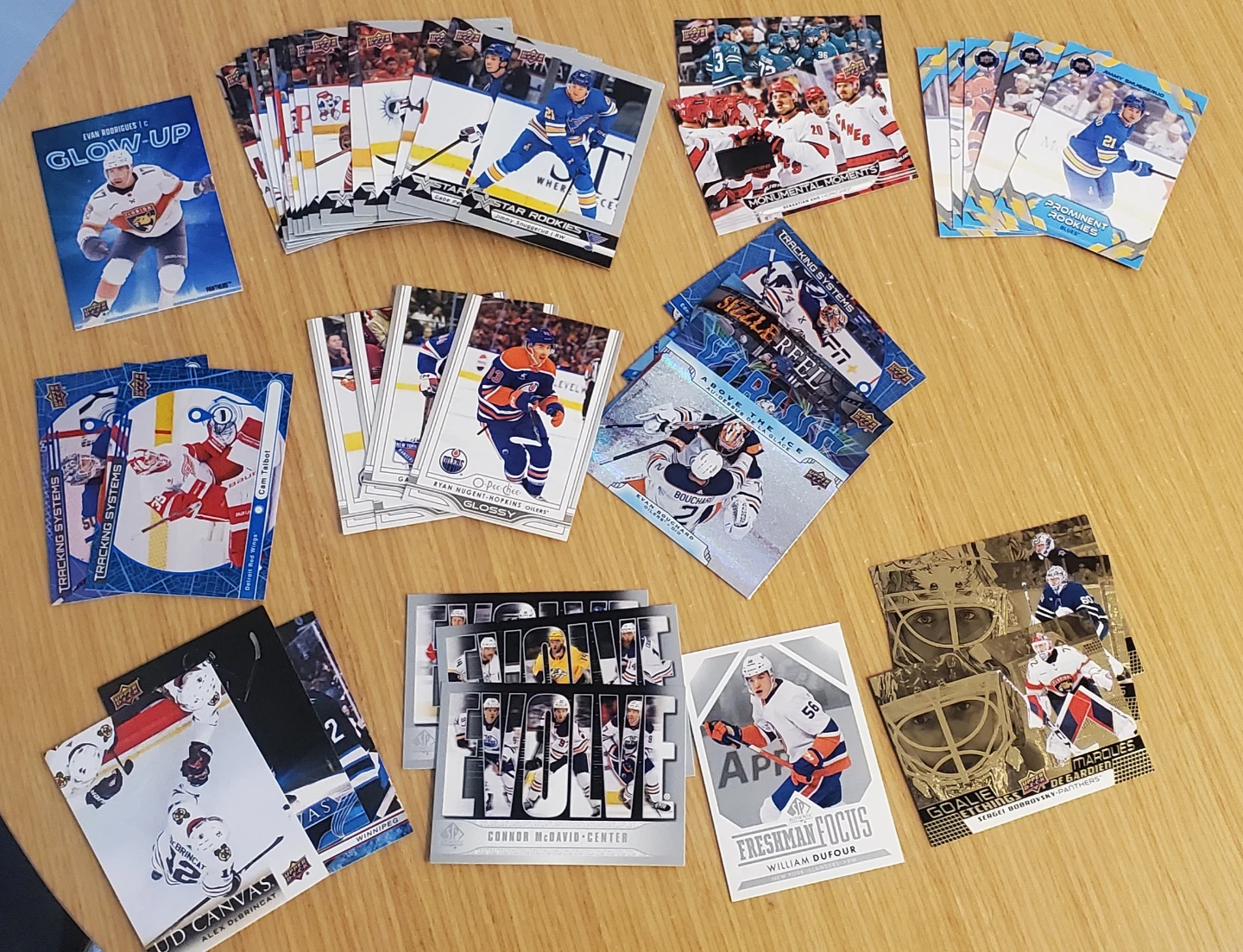 40+ Near Mint Insert/Rookie Hockey Cards