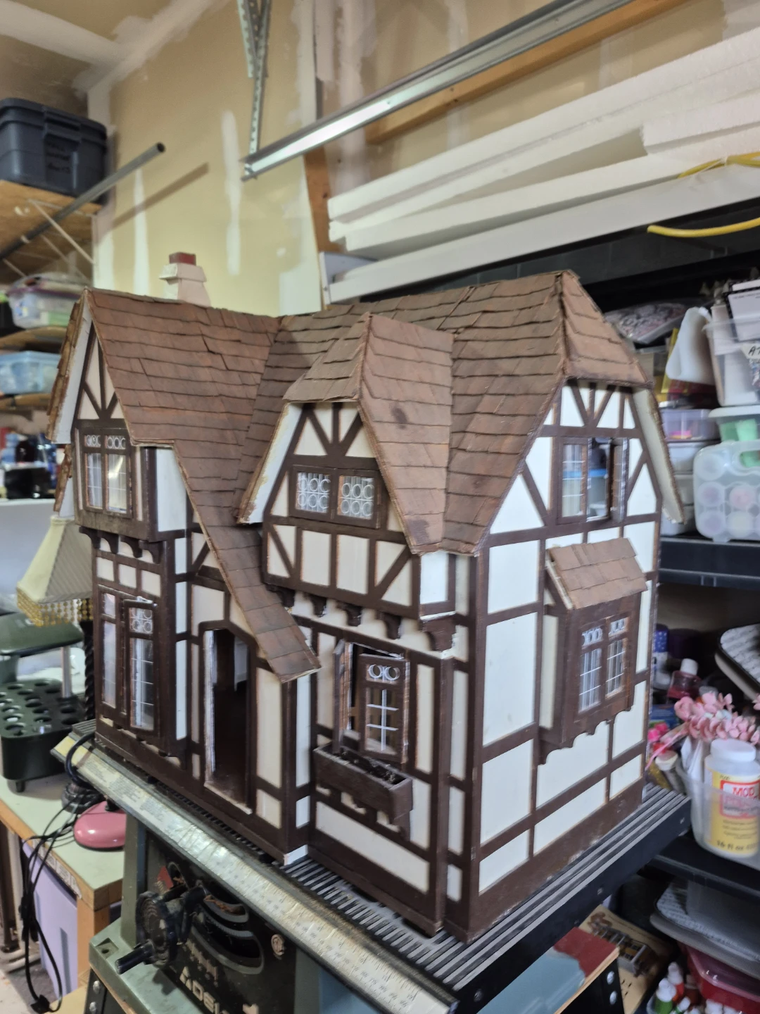 Vintage Tudor Style Dollhouse - photo 4