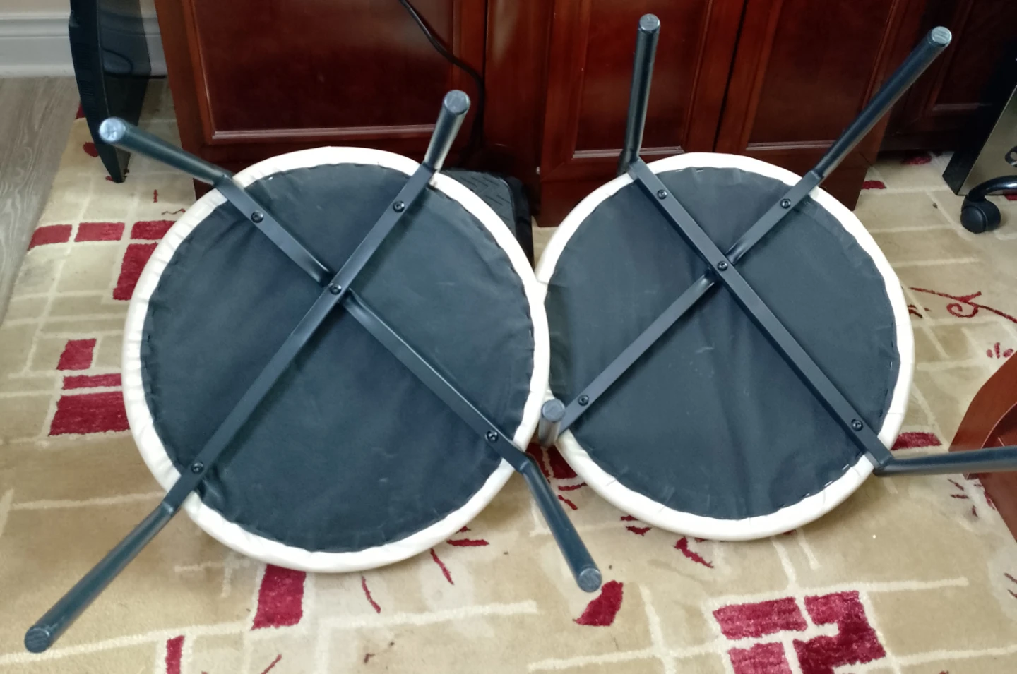 Pair of Cream leather Upholstered Chairs with Black Metal Legs - photo 4