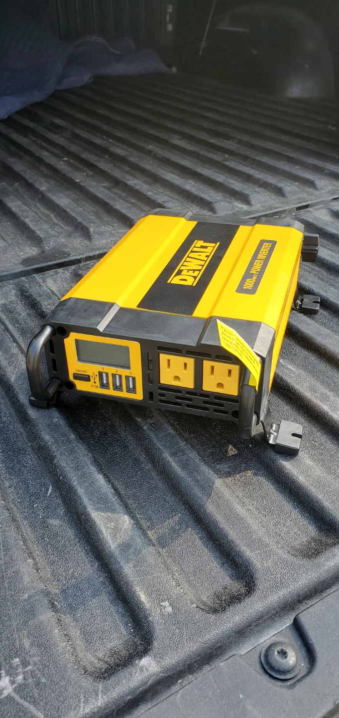 DEWALT 1000 Watt Power Inverter NEW